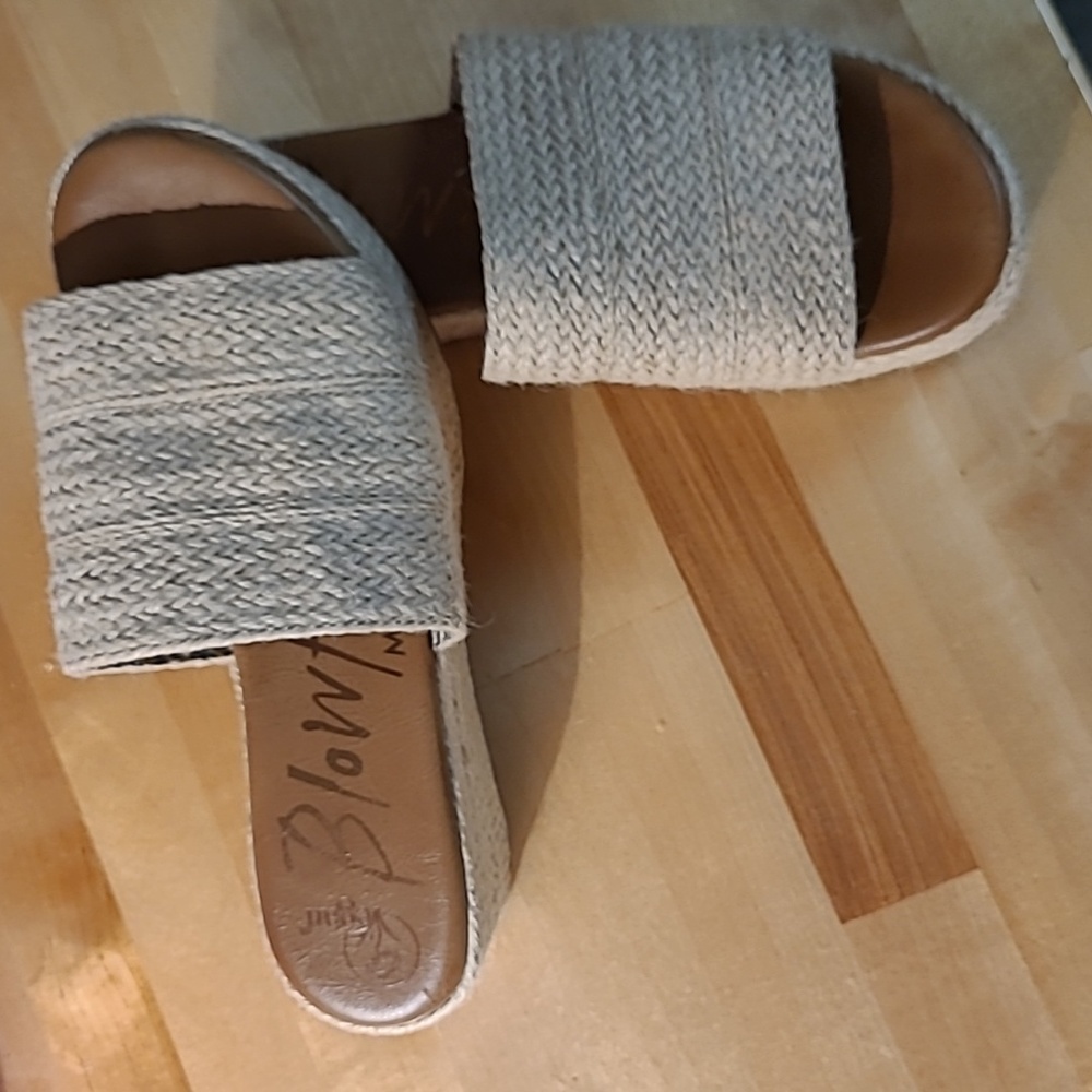Woman's Blowfish Vegan Sandals. Size 6.